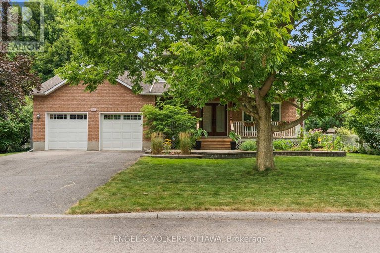 29593963/129-corvinelli-crescent/village-of-russell/russell/ontario/K4R1G4_2