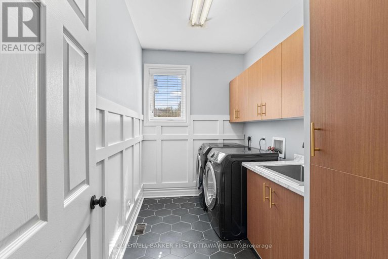 28399628/1379-potter-drive/manotick-village-manotick-estates/ottawa/ontario/K4M1C3_25