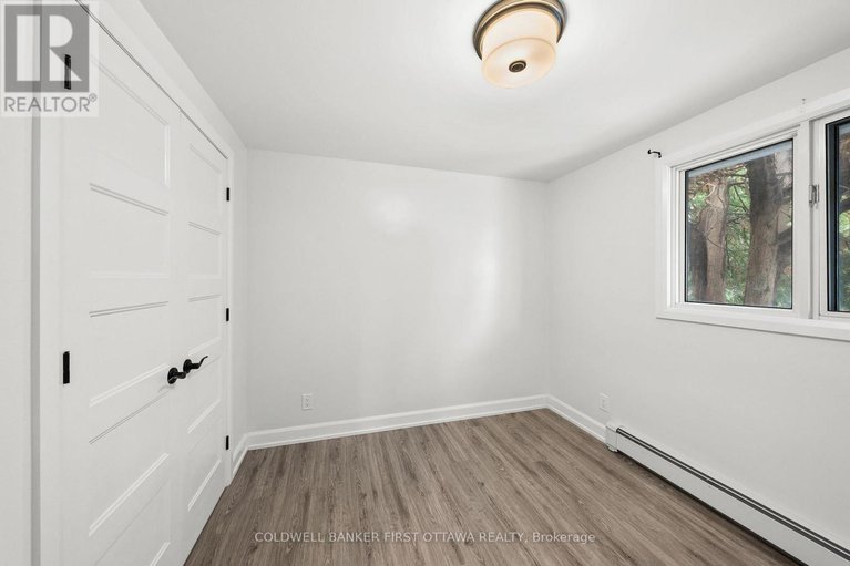 29157123/351-amiens-street/bilberry-creekqueenswood-heights/ottawa/ontario/K1E1P1_17