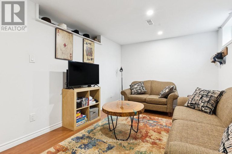 29416128/21-menard-street/embrun/russell/ontario/K0A1W1_34