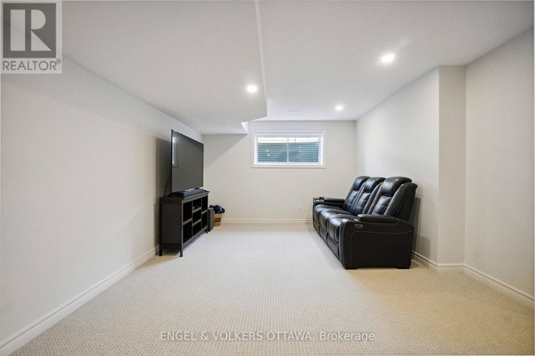 28568495/640-cordelette-circle/mer-bleuebradley-estatesanderson-park/ottawa/ontario/K1W0P2_37