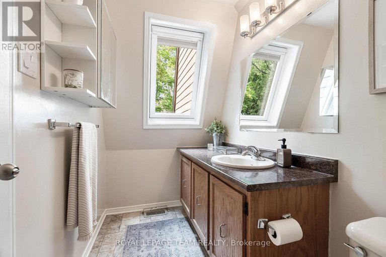 28596547/1473-bryson-lane/sawmill-creektimbermill/ottawa/ontario/K1T2T7_24
