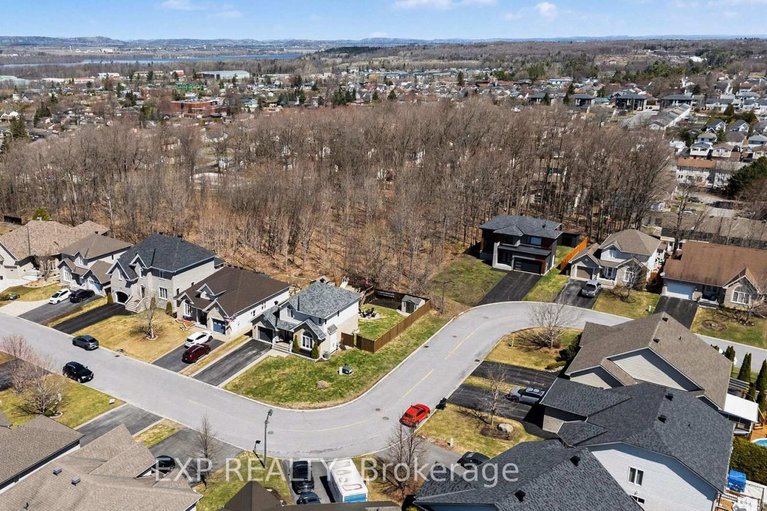 29645045/212-jasper-crescent/town-of-rockland/clarence-rockland/ontario/K4K0A3_35