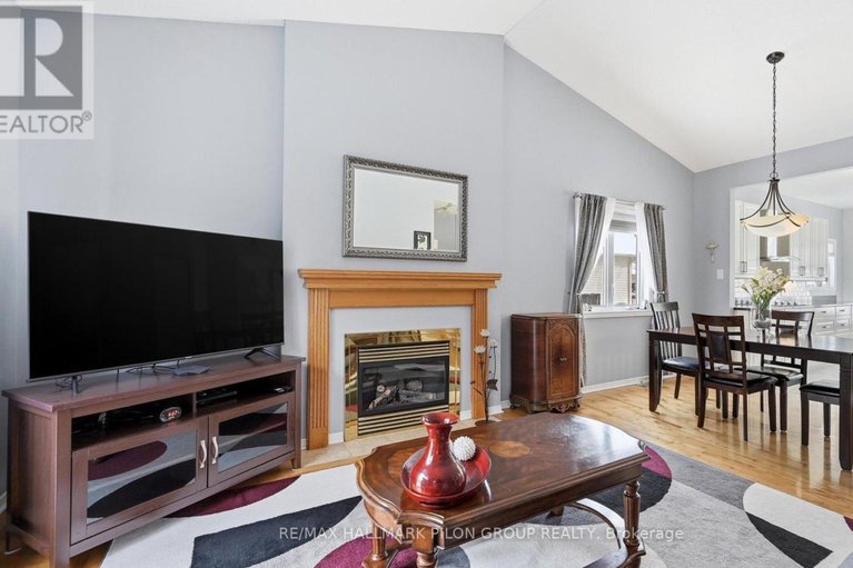 29367995/303-rustic-hills-crescent/springridgeeast-village/ottawa/ontario/K4A5A5_2