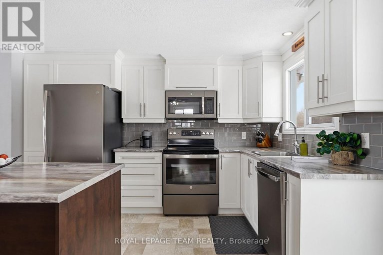 29354963/250-pattee-road/champlain-twp/champlain/ontario/K6A2R2_6