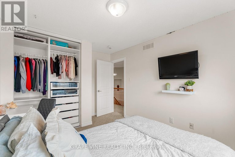 29235823/568-voie-du-pin-rouge-way/mer-bleuebradley-estatesanderson-park/ottawa/ontario/K1W0C4_24