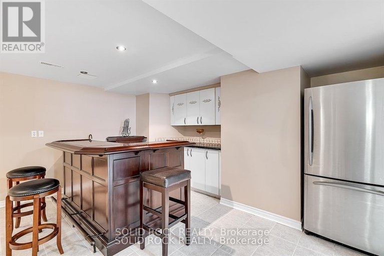 28411902/42-marchbrook-circle/rural-kanata-central/ottawa/ontario/K2W1A1_30