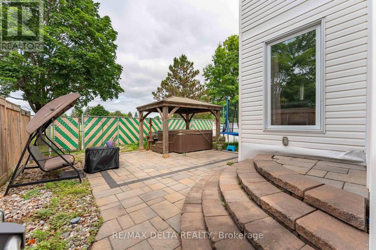 28540257/1610-duplante-avenue/fallingbrookpineridge/ottawa/ontario/K4A4A2_36