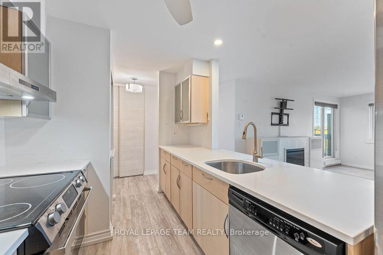 29006279/417-214-viewmount-drive/borden-farmstewart-farmcarleton-heightsparkwood-hills/ottawa/ontario/K2E7X3_10