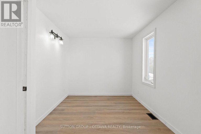 29190222/286-mceachern-crescent/bilberry-creekqueenswood-heights/ottawa/ontario/K1E3K3_17