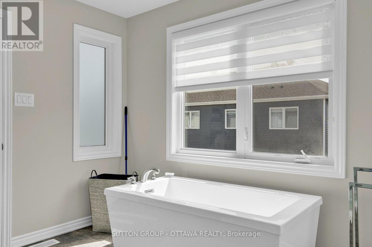 28439585/490-alcor-terrace/half-moon-bay/ottawa/ontario/K2J6S9_30