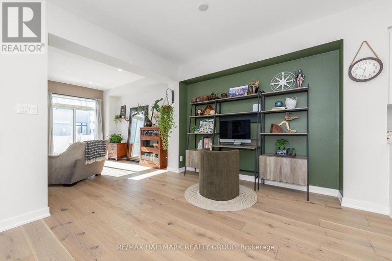 29405995/2260-copperhead-street/mer-bleuebradley-estatesanderson-park/ottawa/ontario/K1W4W6_18