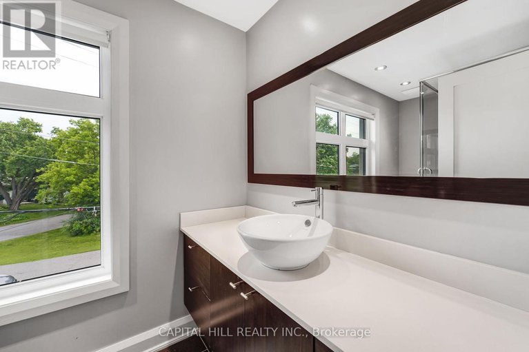 28598588/71-eleanor-drive/city-viewskylinefisher-heightsparkwood-hills/ottawa/ontario/K2E6A1_29