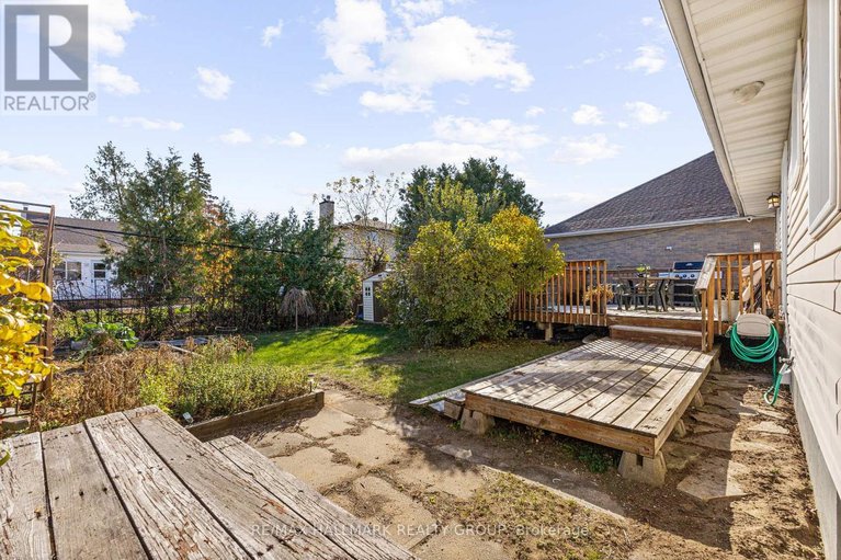 29571261/1902-rosebella-avenue/blossom-parkleitrim/ottawa/ontario/K1T1G7_33