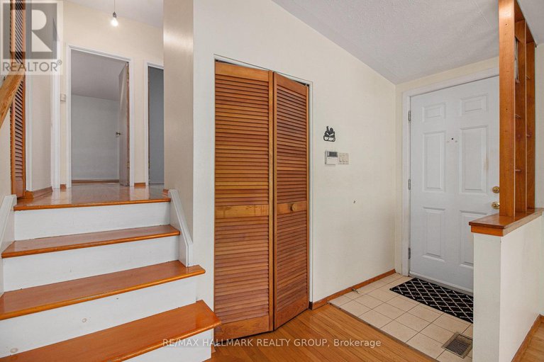 28884144/1938-featherston-drive/urbandale-acres/ottawa/ontario/K1H6P8_21