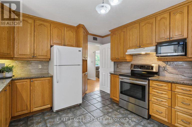 28798907/396-roxdale-avenue/bilberry-creekqueenswood-heights/ottawa/ontario/K1E1V5_10