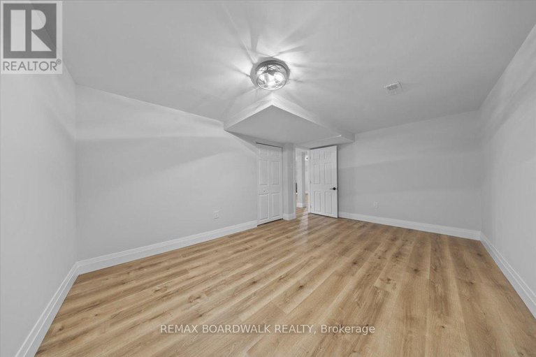 29447126/21-turtleback-way-drive/stittsville-south/ottawa/ontario/K2S1P8_60