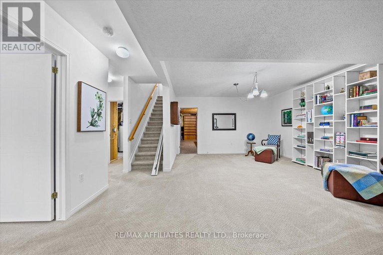 28528939/1244-foxborough-private-e/beaconwood/ottawa/ontario/K1J1E2_28