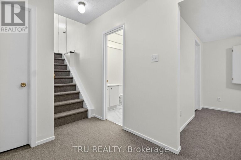 29100992/82-215-temby-private/hunt-club-parkgreenboro/ottawa/ontario/K1T2W1_26