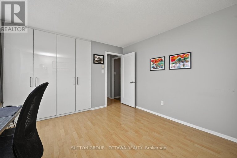 29090182/317-214-viewmount-drive/borden-farmstewart-farmcarleton-heightsparkwood-hills/ottawa/ontario/K2E7X3_14