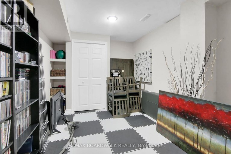 29605776/802-tony-george-place-e/stittsville-north/ottawa/ontario/K2S0R3_19