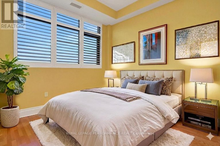 29170503/ph2-260-besserer-street/sandy-hill/ottawa/ontario/K1N1J3_14