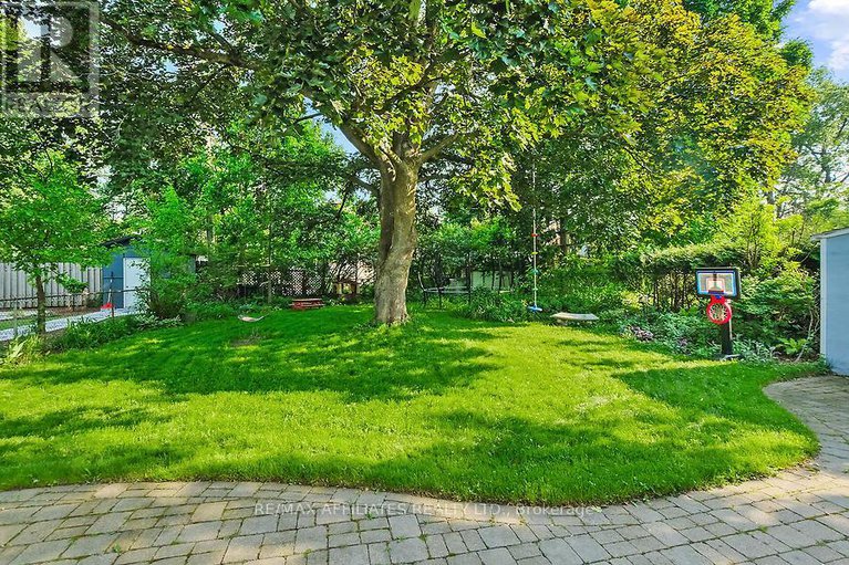 28329411/312-mountbatten-avenue/alta-vistafaircrest-heights/ottawa/ontario/K1H5W3_34