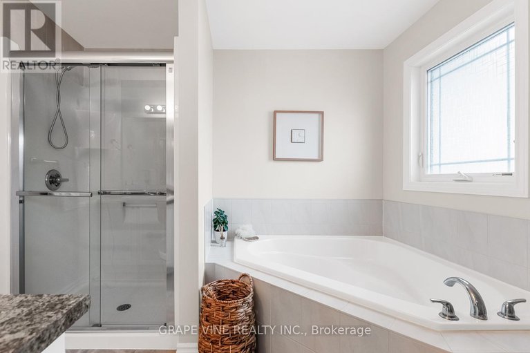 29235823/568-voie-du-pin-rouge-way/mer-bleuebradley-estatesanderson-park/ottawa/ontario/K1W0C4_22