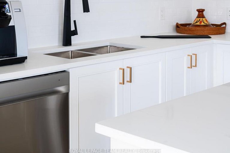 29328127/101-laurel-private/north-grenville-twp-kemptville-south/north-grenville/ontario/K0G1J0_2