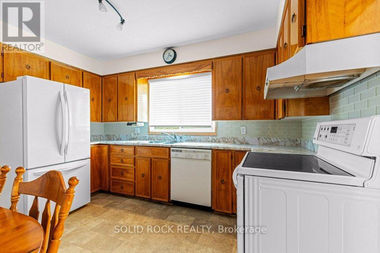 28357814/7-brouse-drive/iroquois/south-dundas/ontario/K0E1K0_17