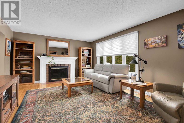 29388730/2248-quinton-street/urbandale-acres/ottawa/ontario/K1H6V3_5