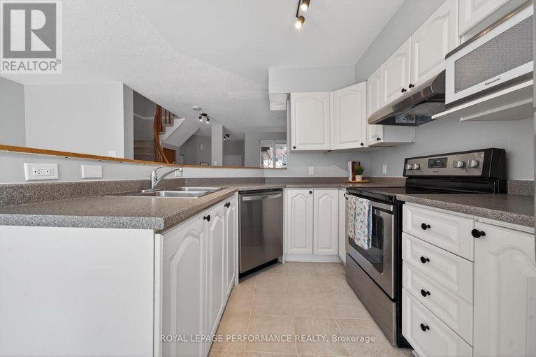 29662790/3835-crowsnest-avenue/quinterra/ottawa/ontario/K1V1K4_14