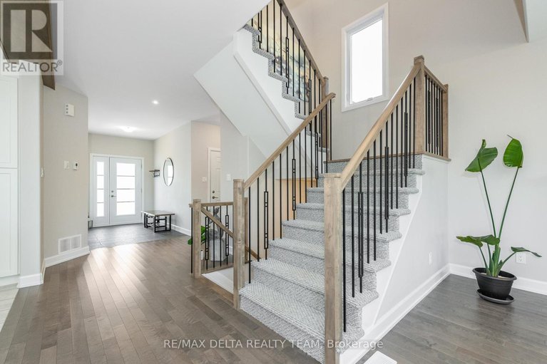 28750811/688-geneva-crescent/embrun/russell/ontario/K0A1W0_9