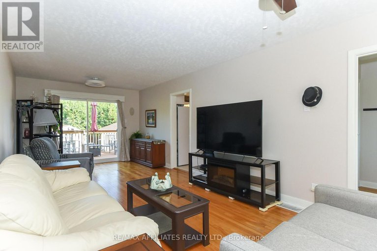 28846250/323-fullerton-avenue/overbrookcastle-heights/ottawa/ontario/K1K1K2_19