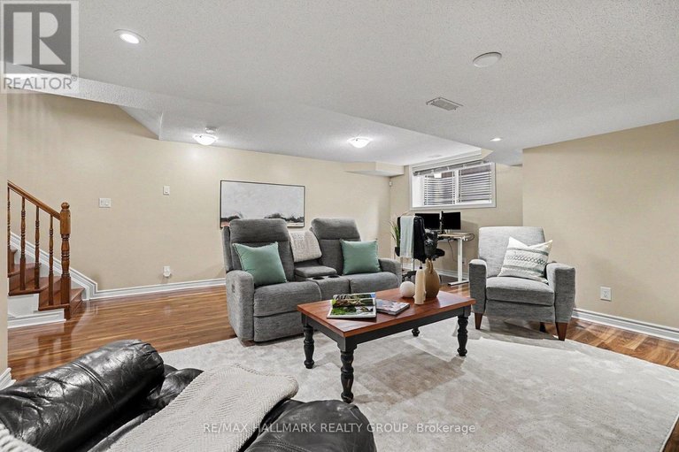 29687151/217-gossamer-street/mer-bleuebradley-estatesanderson-park/ottawa/ontario/K1W0B9_27