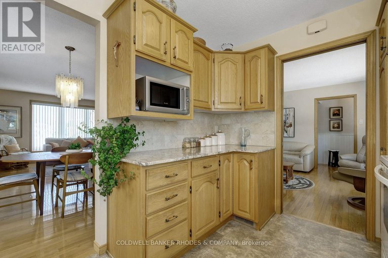 29319583/1550-northdale-street/pineview/ottawa/ontario/K1B4G8_17