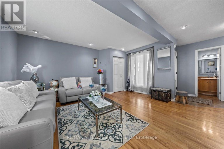 28458196/300-sylvie-terrace/bilberry-creekqueenswood-heights/ottawa/ontario/K1E3M2_6