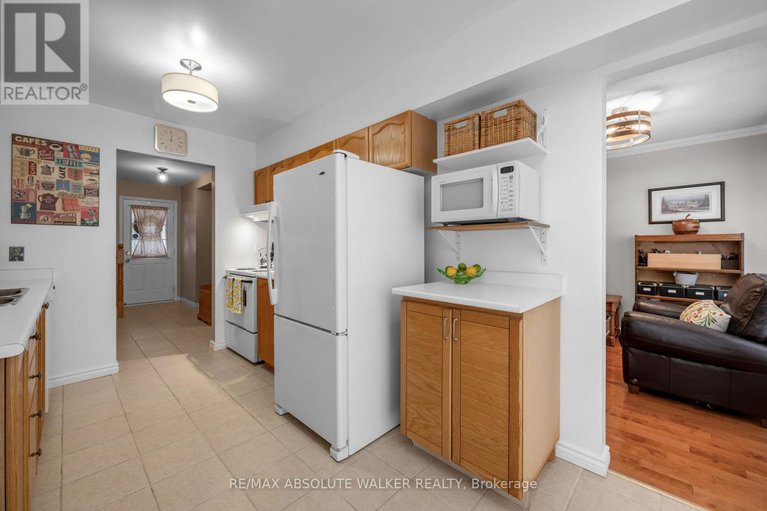 28806490/757-clearcrest-crescent/fallingbrookridgemount/ottawa/ontario/K4A3E7_10