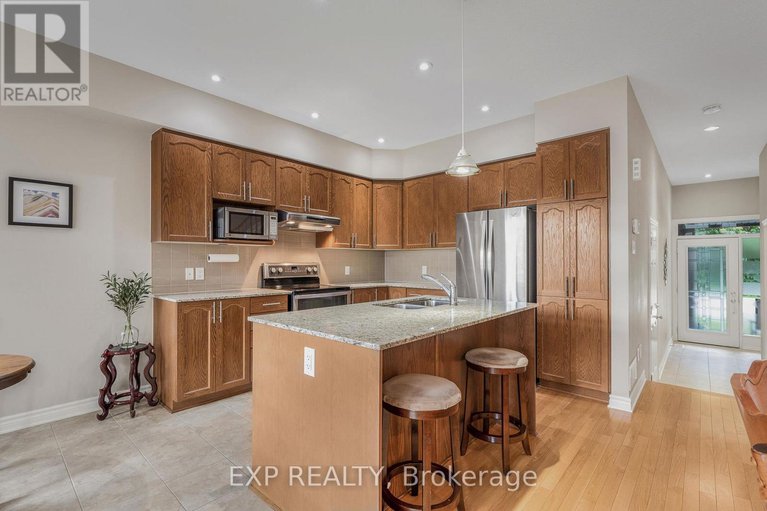 28589482/326-trailsedge-way/mer-bleuebradley-estatesanderson-park/ottawa/ontario/K1W0G6_6
