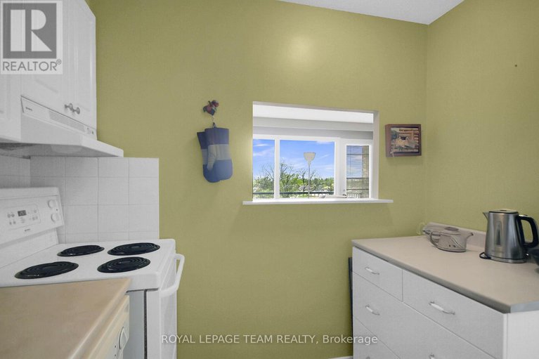 28350117/306-20-chesterton-drive/borden-farmstewart-farmcarleton-heightsparkwood-hills/ottawa/ontario/K2E6Z7_9