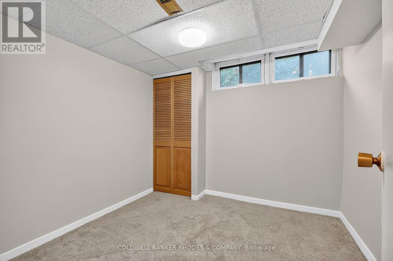28912444/11-willeth-avenue/city-viewskylinefisher-heightsparkwood-hills/ottawa/ontario/K2E5C2_38