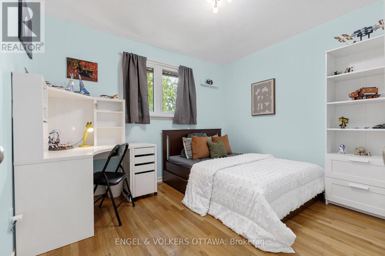 28638772/31-assiniboine-drive/borden-farmstewart-farmcarleton-heightsparkwood-hills/ottawa/ontario/K2E5R8_18