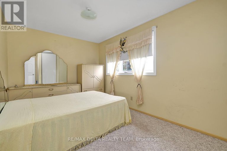 28875879/6096-meadowhill-crescent/chapel-hill/ottawa/ontario/K1C5R8_27