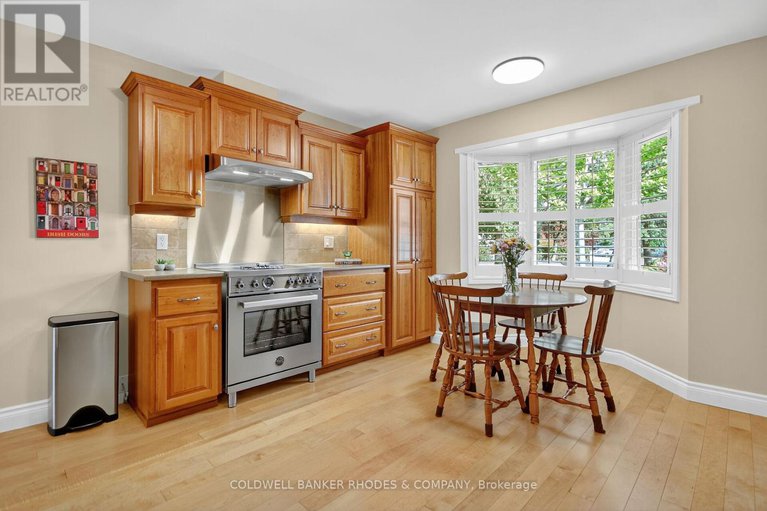 29154469/8-confederation-private/mooneys-bayriverside-park/ottawa/ontario/K1V9W6_11