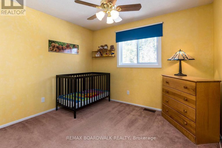 29408101/182-palomino-drive/bridlewood/ottawa/ontario/K2M1P2_33