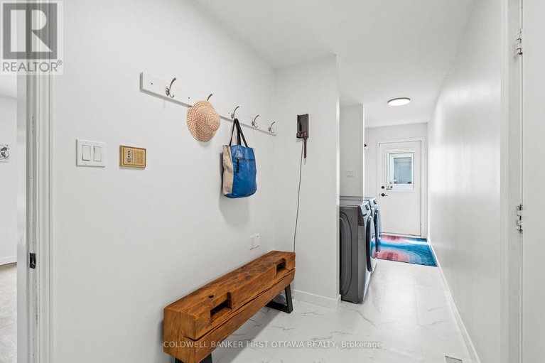 28427469/2722-wyldewood-street/emerald-woodssawmill-creek/ottawa/ontario/K1T2R9_20