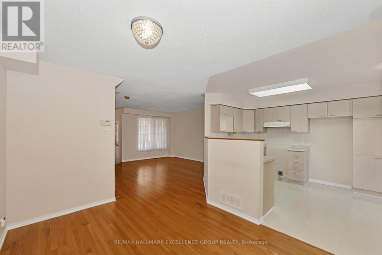 29046718/1556-tonilee-drive/carson-grove/ottawa/ontario/K1J1C1_13