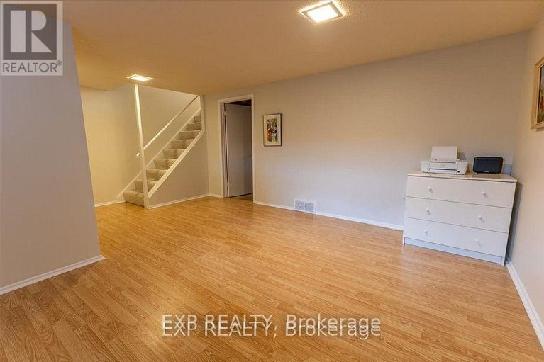 29464156/422-kintyre-private/carleton-square/ottawa/ontario/K2C3M7_27