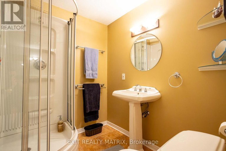 29422357/1879-rosewind-court/chapel-hill/ottawa/ontario/K1C7E3_41