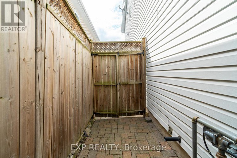 28595506/18-hawley-crescent/bridlewood/ottawa/ontario/K2M1T3_32